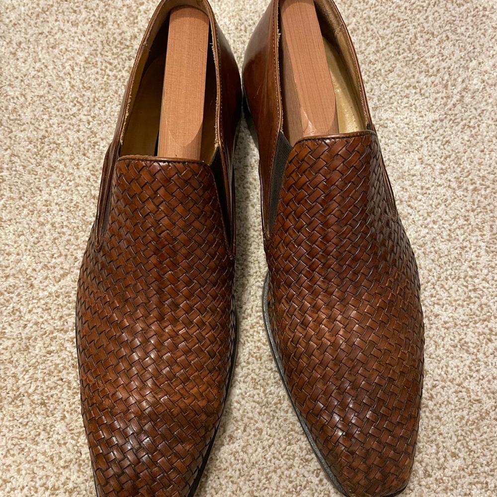 Practically new. Weave leather. Really comfortable